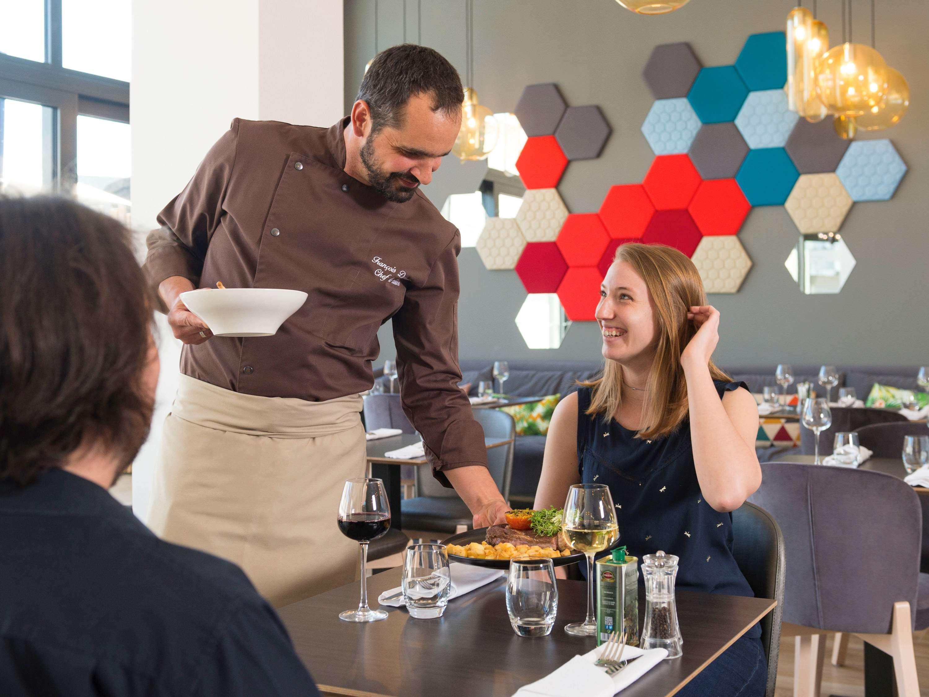 Novotel Charleroi Centre Экстерьер фото